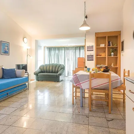 Appartement Lovely In With House Sea View
